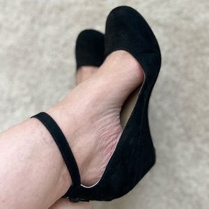 Black wedge heel shoes